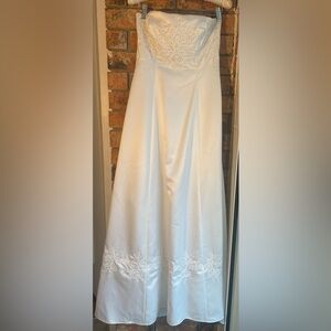 Niki Lavis Gorgeous White Wedding Dress!!